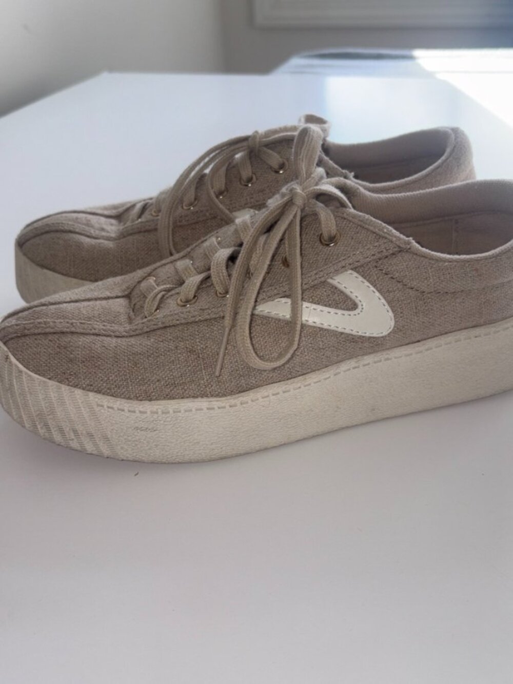 Tretorn Nylite Platform Canvas Beige Sneakers size 7.5